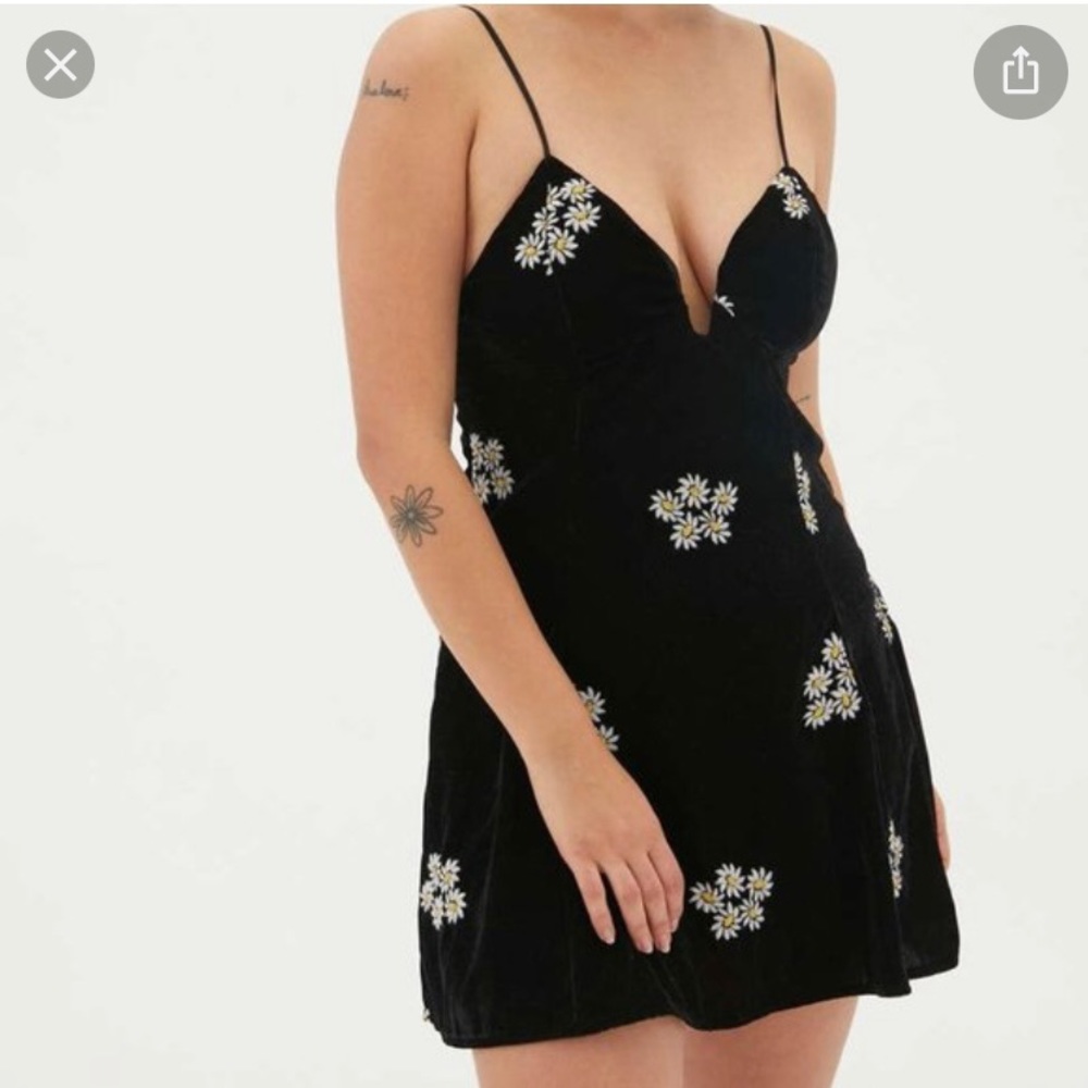 NWT Urban Outfitters Size M Plunging Velvet Daisy Dress